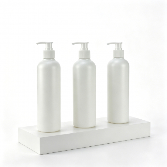Wholesale 500ml HDPE Plastic Lotion Pump Bottle White Matte Shoulder for Shampoo Body Wash Custom Logo Silk Screen Printing