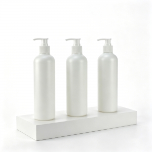 Wholesale 500ml HDPE Plastic Lotion Pump Bottle White Matte Shoulder for Shampoo Body Wash Custom Logo Silk Screen Printing